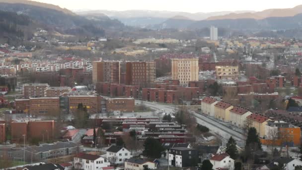 Για τη θέσπιση πυροβολισμό, εναέρια θέα πάνω από το Τρόντχαϊμ, Νορβηγία — Αρχείο Βίντεο