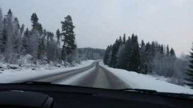 POV Driving araba ile kış Norveç, steadicam vurdu