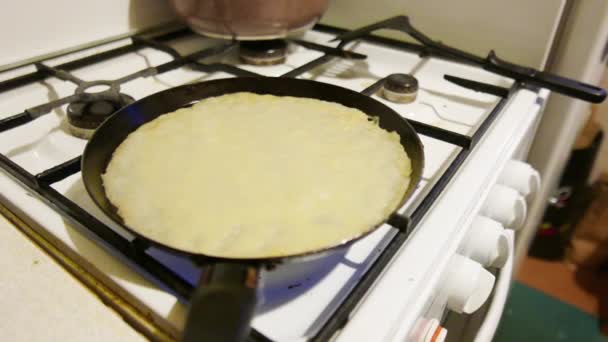 Voedsel koken pannenkoeken — Stockvideo