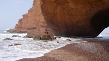 Legzira sahilde deniz kıyısı