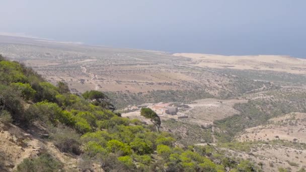 Повільно панорамирование постріл красивого пляжу близько Агадир, Марокко — стокове відео