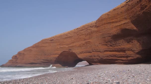 Arcs on Legzira beach — Stock Video