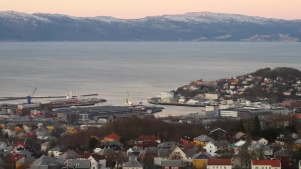 Vista aérea sobre o centro de Trondheim, Noruega, estabelecendo tiro 5 — Vídeo de Stock