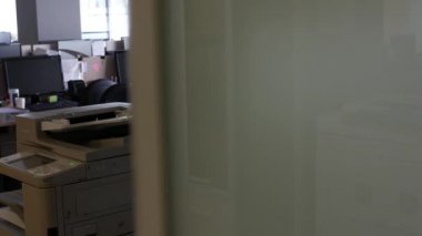 Boş ofisleri. Openspace, 4 k Uhd 2160p, dolly kaymak atış duvarından Dolly