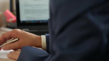 erkek kontrol kadar yakın ve işareti office, 4 k Uhd 2160 p, dolly kaymak atış sözleşme