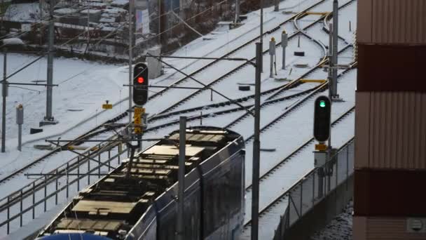 Tramvaj, procházející světlo, Stockholm, Švédsko — Stock video