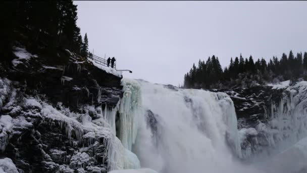 Swedia Air terjun Tannforsen, musim dingin — Stok Video