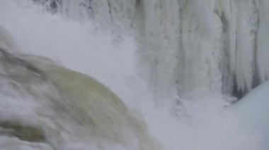 İsveç Tannforsen şelale, kış
