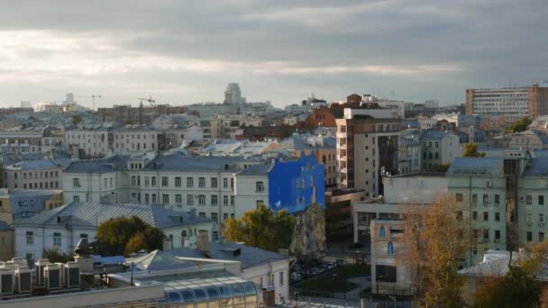 Zavedení výstřel. Moskva, Zemljanoj val, zahrada okruhu — Stock video