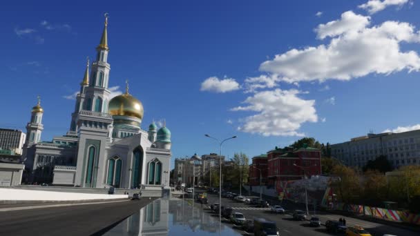 Самая большая и самая высокая в Европе мусульманская мечеть — стоковое видео