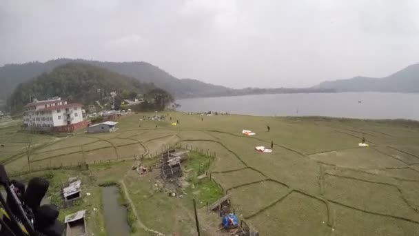 Pov Parapendio nel cielo Annapurna Pokhara, Nepal, Himalaya — Video Stock