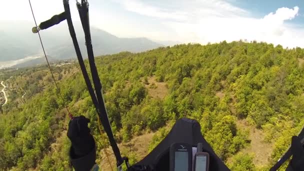 Pov 滑翔伞在天空安纳布尔纳博克拉、 尼泊尔喜马拉雅山 — 图库视频影像