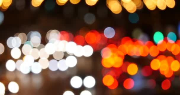 Şehir trafiği gece bulanık — Stok video