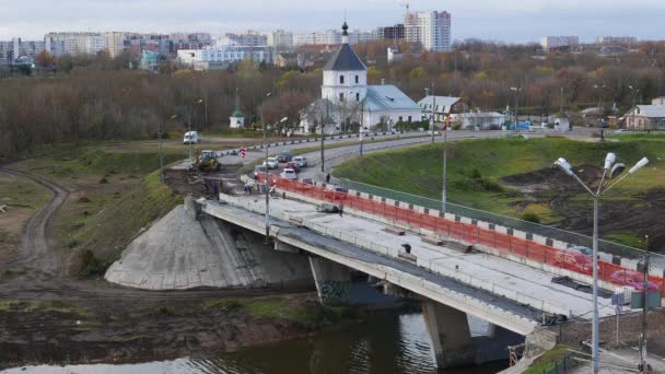 Russia, Tver, ponte che stabilisce il tiro — Video Stock