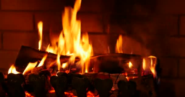 The dying embers in the fireplace — Stock Video