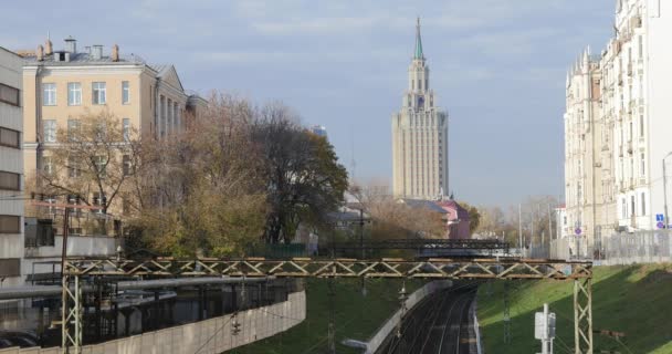 Establishing shot. Moscow, near Zemlyanoy val, Garden Ring road — Stock Video