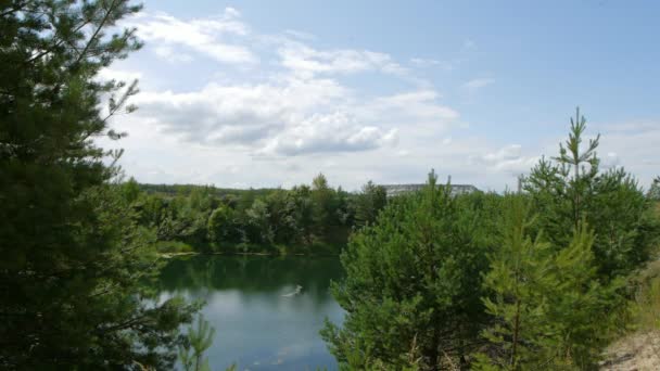 Turkosa sjön form phosphorite quarry — Stockvideo