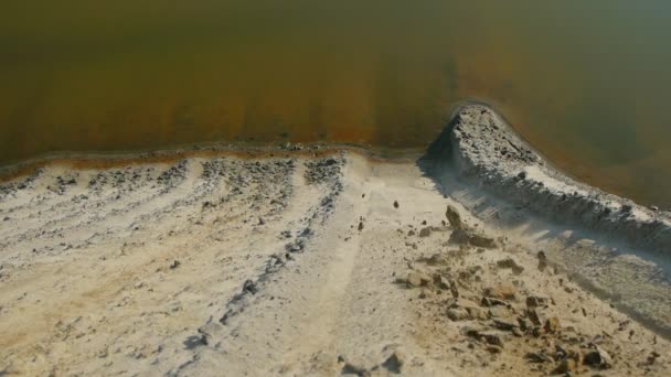 Sable tombant dans l'eau — Video