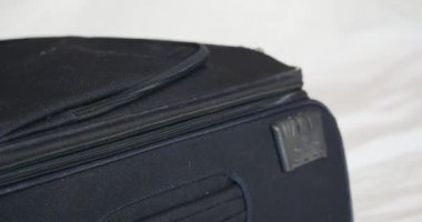 Bagaj, erkekler el ile halka açık