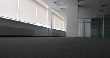 Yeni müşteri işgal boş ofisleri.