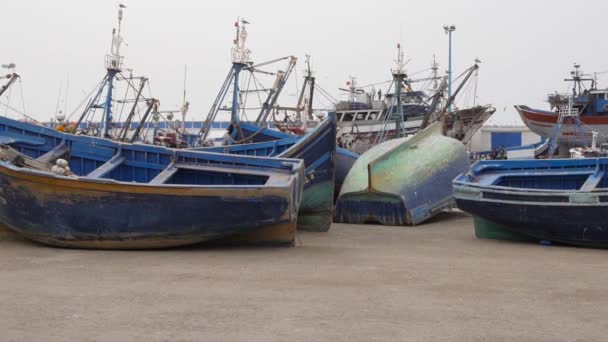 Blue fisherman boats in Essaouira, Morocco — Stock Video