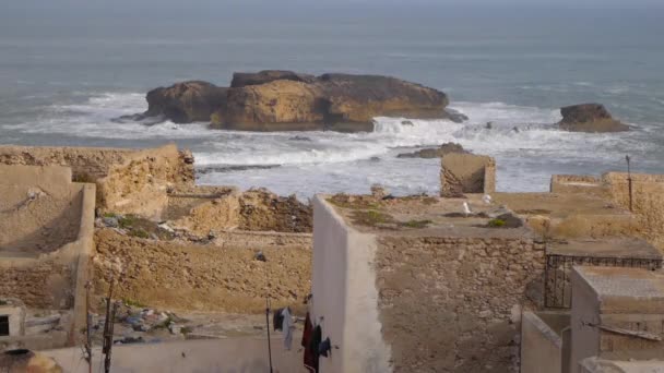 Op het dak uitzicht op de medina in Essaouira, Marokko — Stockvideo