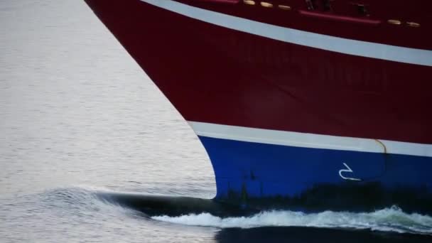 De boeggolf van een schip — Stockvideo