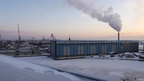 Undustrial landschap Harbor in winter haven stad Helsinki, Finland, Europa — Stockvideo