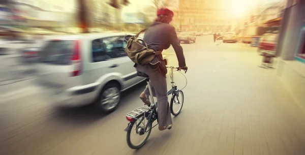 Człowiek na rowerze vintage — Zdjęcie stockowe