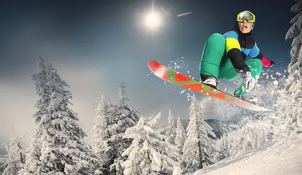 Fliegender Snowboarder — Stockfoto