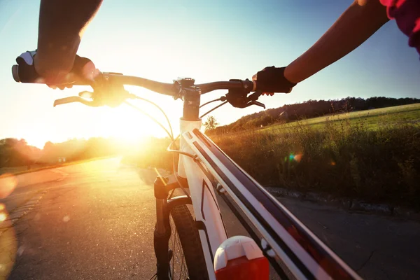 Eller gidon bir bisiklet — Stok fotoğraf