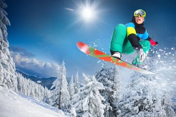 Flying snowboarder — Stock Photo, Image