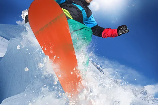 uçan snowboarder