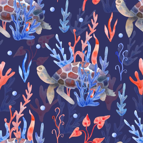 紺地に亀や海草などの水彩のシームレスなパターン 水中生活の手イラストを描いた 赤と青の色 美しい織物 Print — ストック写真