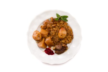 Geleneksel Yahudi Cholent (Hamin) İsrail'den at ile görev yaptı.