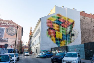 BUDAPEST - 20 ARALIK 2019: Buest, Macaristan Yahudi Mahallesi 'nde grafiti ve sokak duvarı sanatı