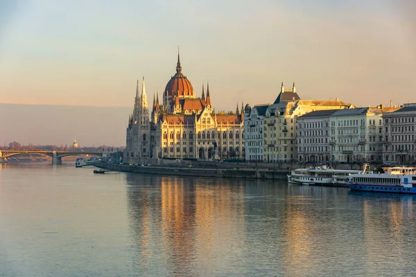 Dapest Dec 2019 Szchenyi Chain Bridge Buda Castle Parliament Building — 图库照片