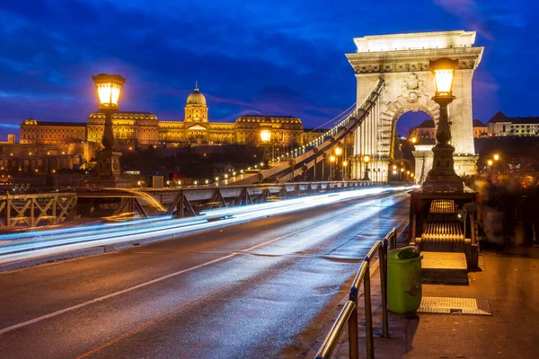 Budapest Grudzień 2019 Piękny Budapeszt Węgry Dabune Błękitnej Godzinie Most Zdjęcia Stockowe bez tantiem