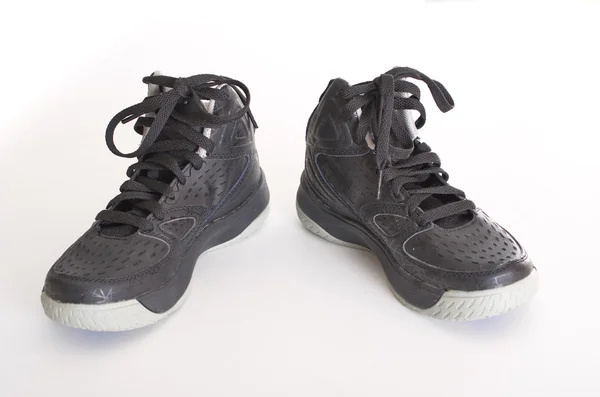 Hoge-top zwarte basketbalschoenen, sneakers — Stockfoto