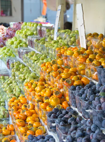 Israël markt produceren: kaki, plum, pear — Stockfoto