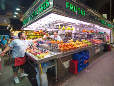 İnsanlar Barcelona La Boqueria Market Alışveriş