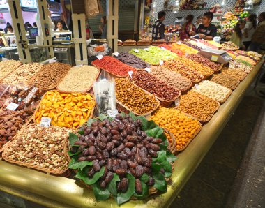 Kurutulmuş meyve ve fındık Barcelona La Boqueria Pazar