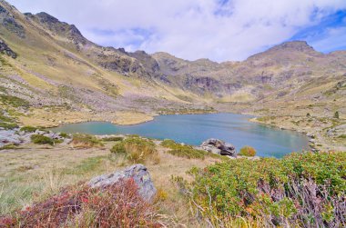 Estany Primer - Tristaina üç göl
