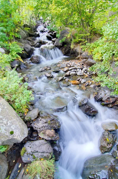 Dlouhé vystavení proudu a vodopády v Andoře — Stock fotografie