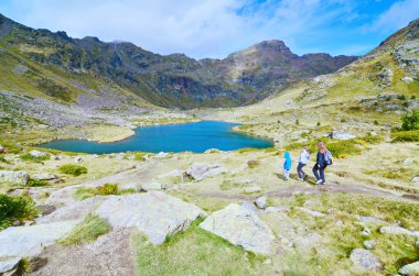Üç kardeşler Estany Primer Tristaina, Andorra için hiking