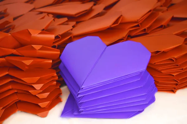 Un sacco di cuori di carta viola arancio e blu per San Valentino — Foto Stock