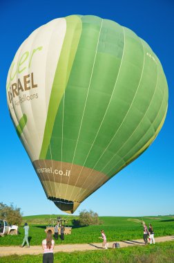 Bir sıcak hava balonu İsrail doldurma