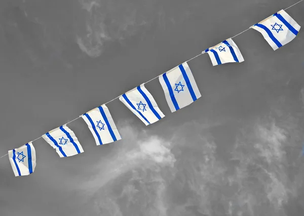 Israël vlag keten op Independence Day — Stockfoto