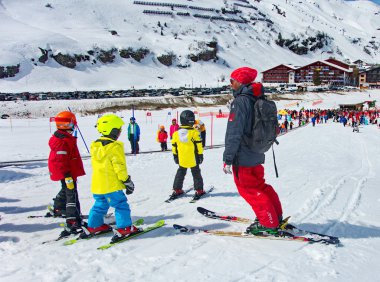 Çocuklar bir Avusturya Kayak Kayak Okulu