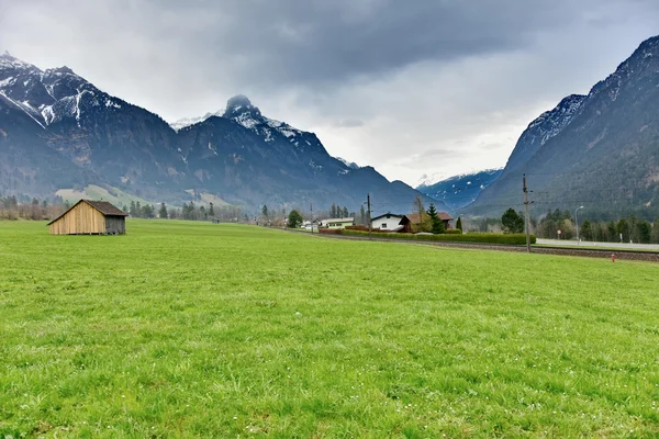 Avusturyalı kırsal kesimde kabin — Stok fotoğraf